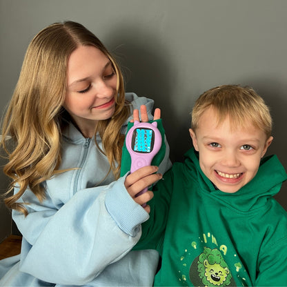 kids with the little marvin miniscope 1.jpg__PID:548f9b3e-56f4-4c6e-a45d-c9d29aa1c633